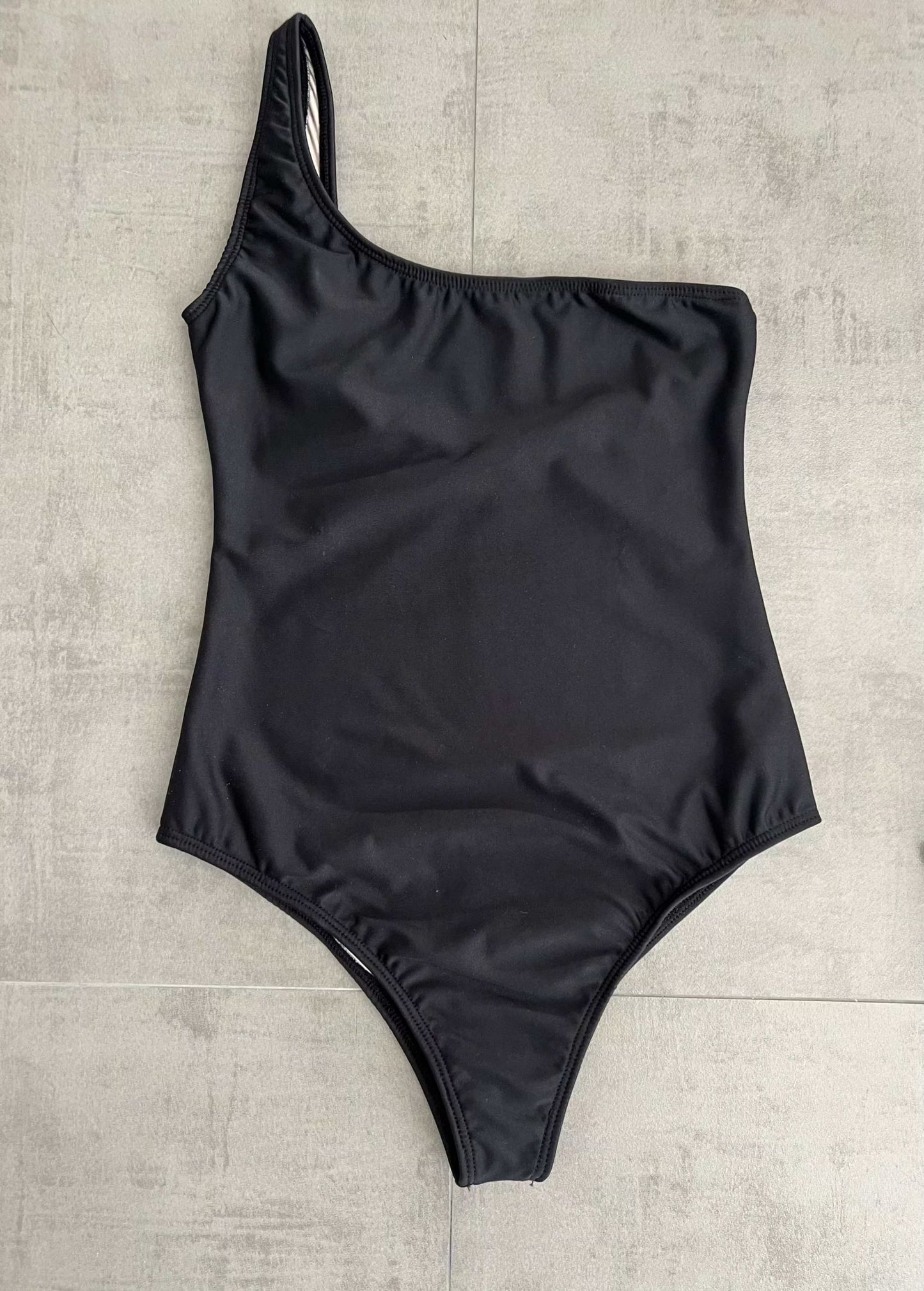One shoulder swimsuit